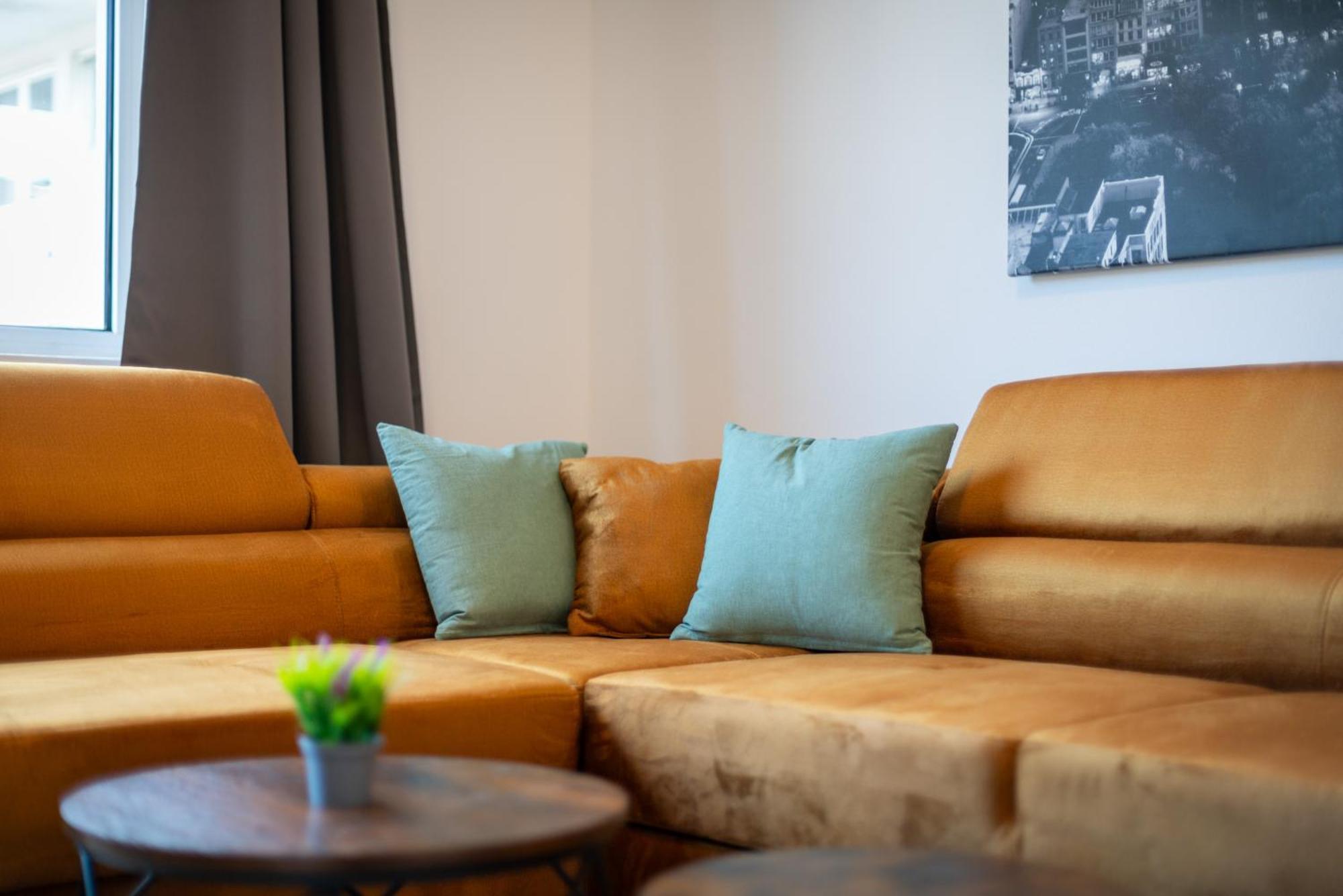 Homely-Apartment Manhattanart, Zentral, Parkplatz, Billard,Ps4, Dart, Balkon Билефельд Экстерьер фото