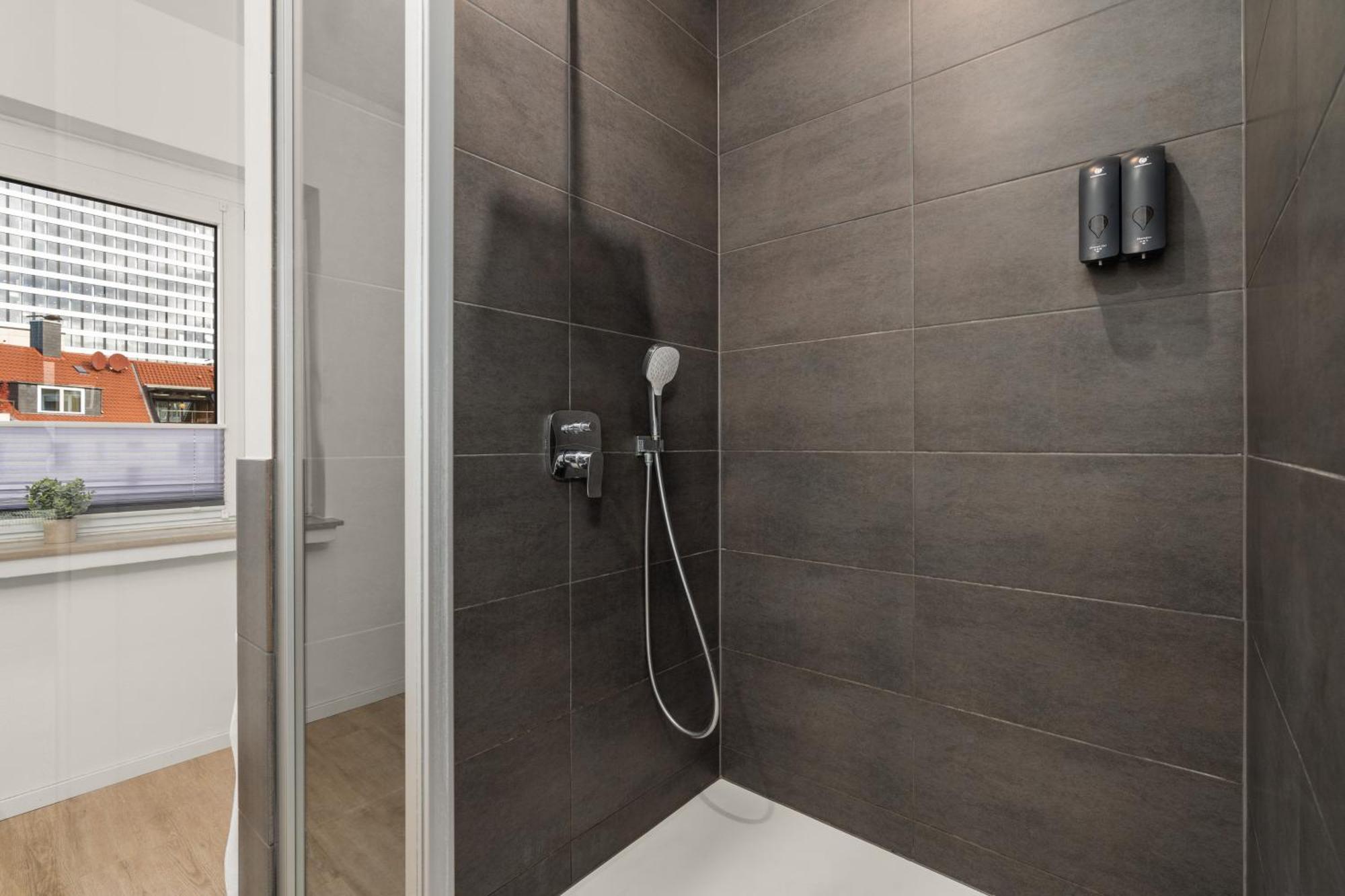 Homely-Apartment Manhattanart, Zentral, Parkplatz, Billard,Ps4, Dart, Balkon Билефельд Экстерьер фото