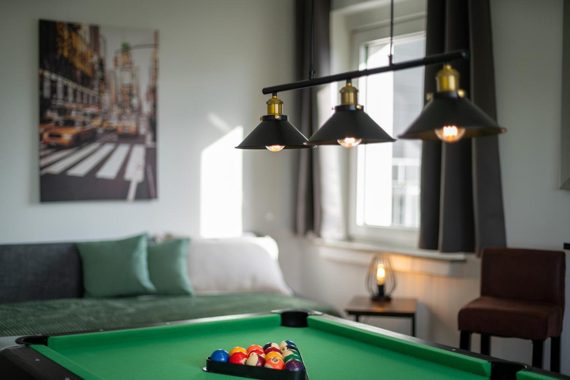 Homely-Apartment Manhattanart, Zentral, Parkplatz, Billard,Ps4, Dart, Balkon Билефельд Экстерьер фото