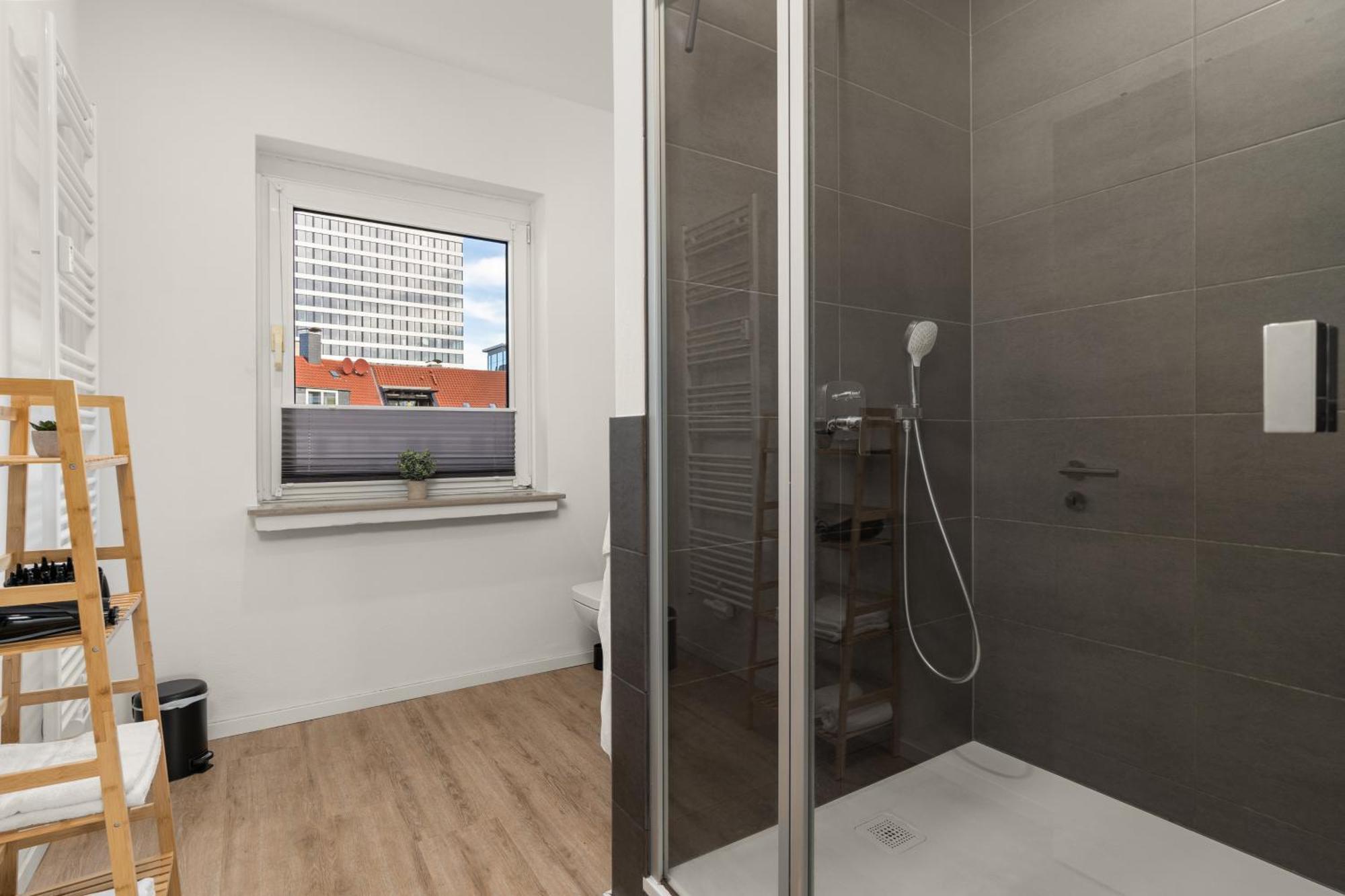 Homely-Apartment Manhattanart, Zentral, Parkplatz, Billard,Ps4, Dart, Balkon Билефельд Экстерьер фото